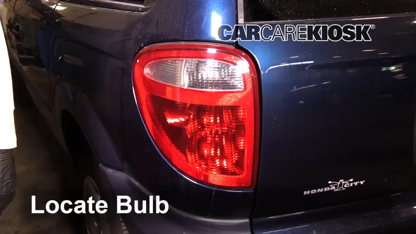 2001 Dodge Caravan SE 2.4L 4 Cyl. Éclairage Feu clignotant arrière (remplacer l'ampoule)